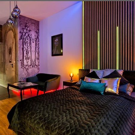 Apartament Czarny Z Jacuzzi คราคูฟ ภายนอก รูปภาพ