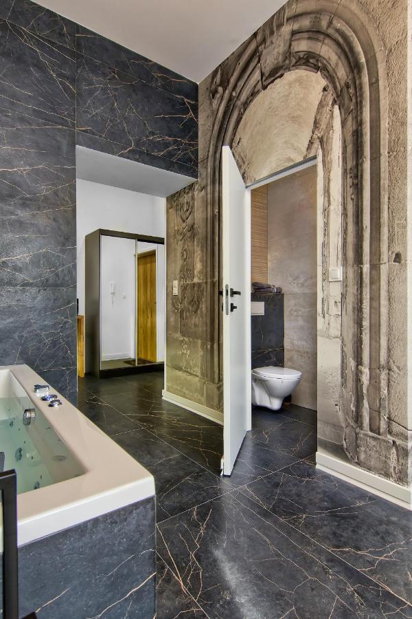 Apartament Czarny Z Jacuzzi คราคูฟ ภายนอก รูปภาพ