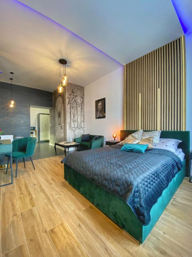 Apartament Czarny Z Jacuzzi คราคูฟ ภายนอก รูปภาพ