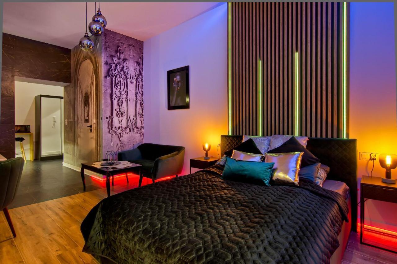 Apartament Czarny Z Jacuzzi คราคูฟ ภายนอก รูปภาพ
