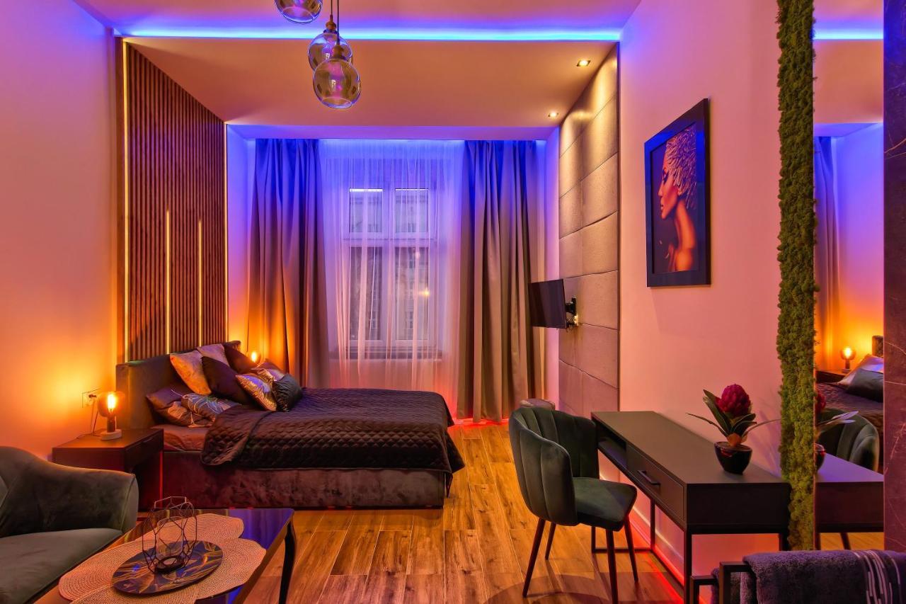 Apartament Czarny Z Jacuzzi คราคูฟ ภายนอก รูปภาพ