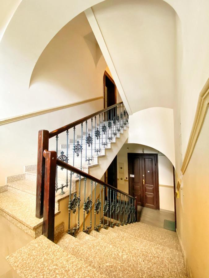 Apartament Czarny Z Jacuzzi คราคูฟ ภายนอก รูปภาพ